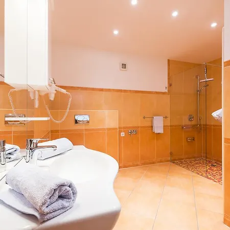 Ξενοδοχείο Boddenhus Garni 3*